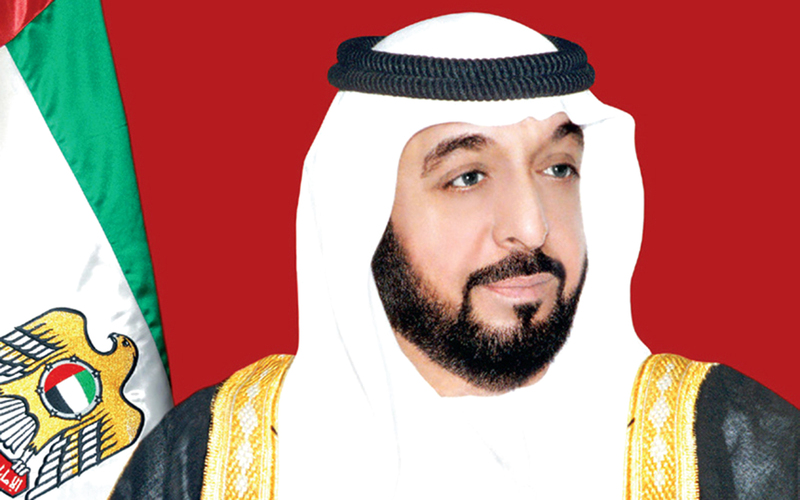 خليفة ومحمد بن راشد ومحمد بن زايد يهنئون رئيس القمر المتحدة بإعادة انتخابه