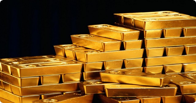 روسيا “تحرق” الدولار.. وتخزن كميات خيالية من الذهب