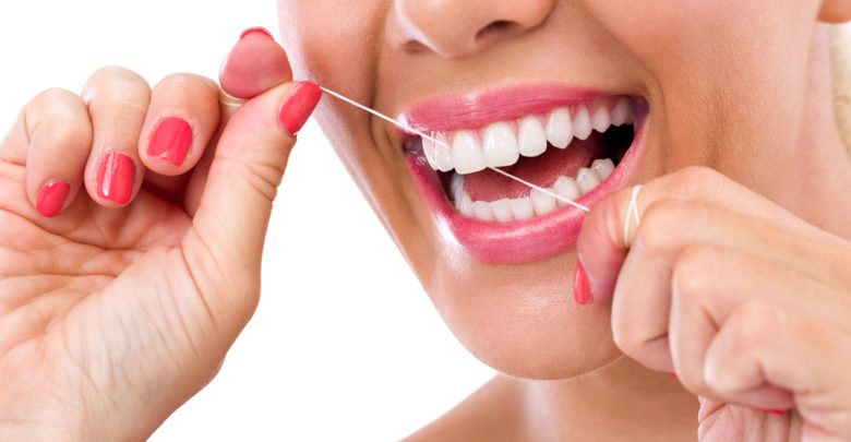 أمراض خطيرة قد يسببها استخدام الخيط وفرشاة تنظيف الأسنان