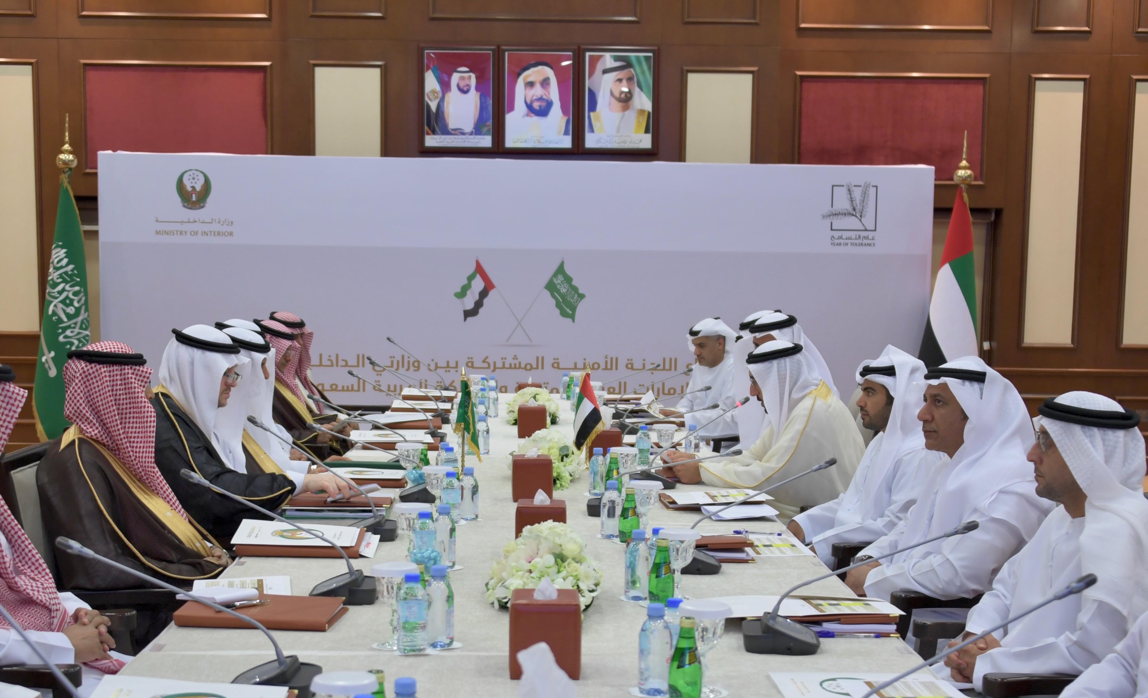 اللجنة الأمنية الإماراتية السعودية تبحث تعزيز التعاون المشترك