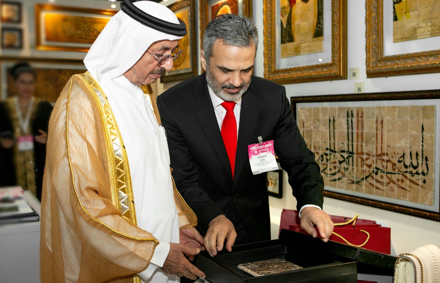 الشيخ حشر بن مكتوم يفتتح معرض فنون العالم دبي