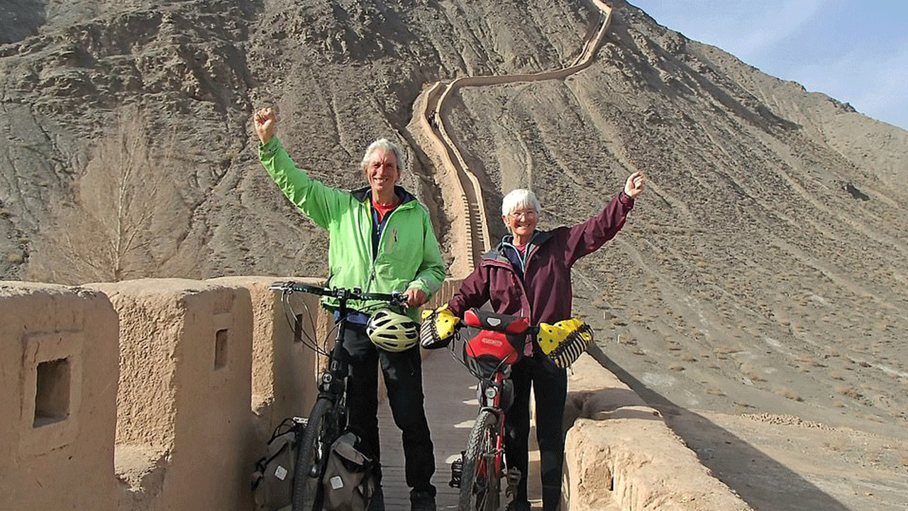 عجوزان يقطعان 12 ألف ميل بزيارة 16 بلداً على الدراجة الهوائية